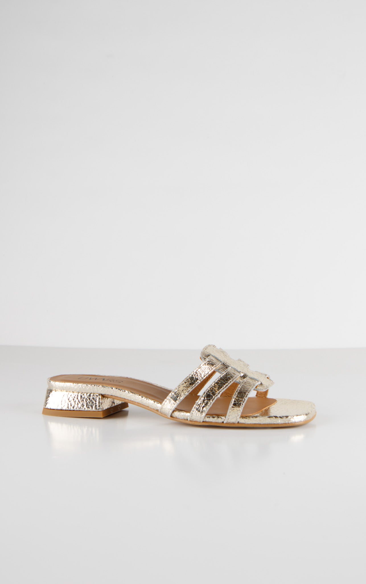 DWRS TARA champagne metallic leren sandaal dames met bandjes en lage blokhak zijaanzicht.